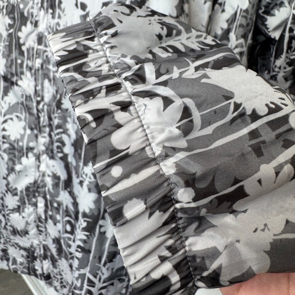 Lands' End Floral Full Zipper Windbreaker Grey - Picture 5 of 12